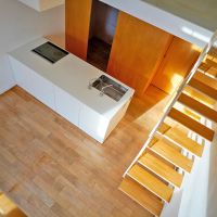 世田谷区深沢の売買物件/スタディルームからキッチンを見下ろすとこんな感じ