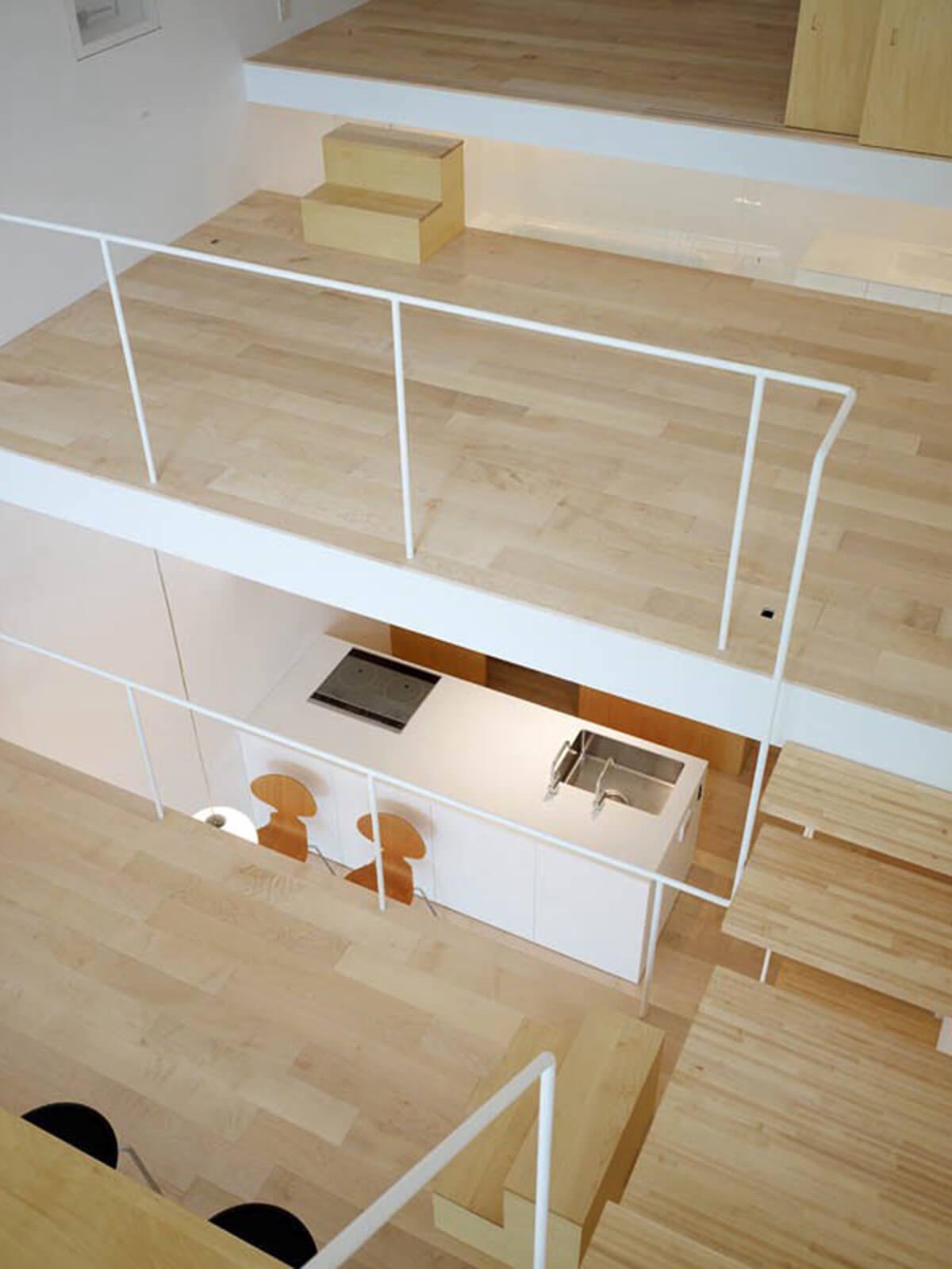 世田谷区深沢の売買物件/竣工時の写真。子ども部屋からスタディルーム、キッチンをみると、何層にも暮らしのレイヤが重なっている様子がわかります