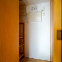 世田谷区深沢の売買物件/納戸。掃除用具やストック類を収納すると良さそうです