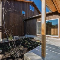 埼玉県所沢市上安松の賃貸物件/B-2：L字の庭コンクリートテラスの内側に畑