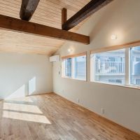 埼玉県所沢市上安松の賃貸物件/A-2：9畳洋室、ここにも古材。2つに区切ることも可能です