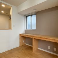 世田谷区太子堂の賃貸物件/デスクは２台。棚にしてみたり、机としての使い方以外にも、幅広く使い方を想像できます。