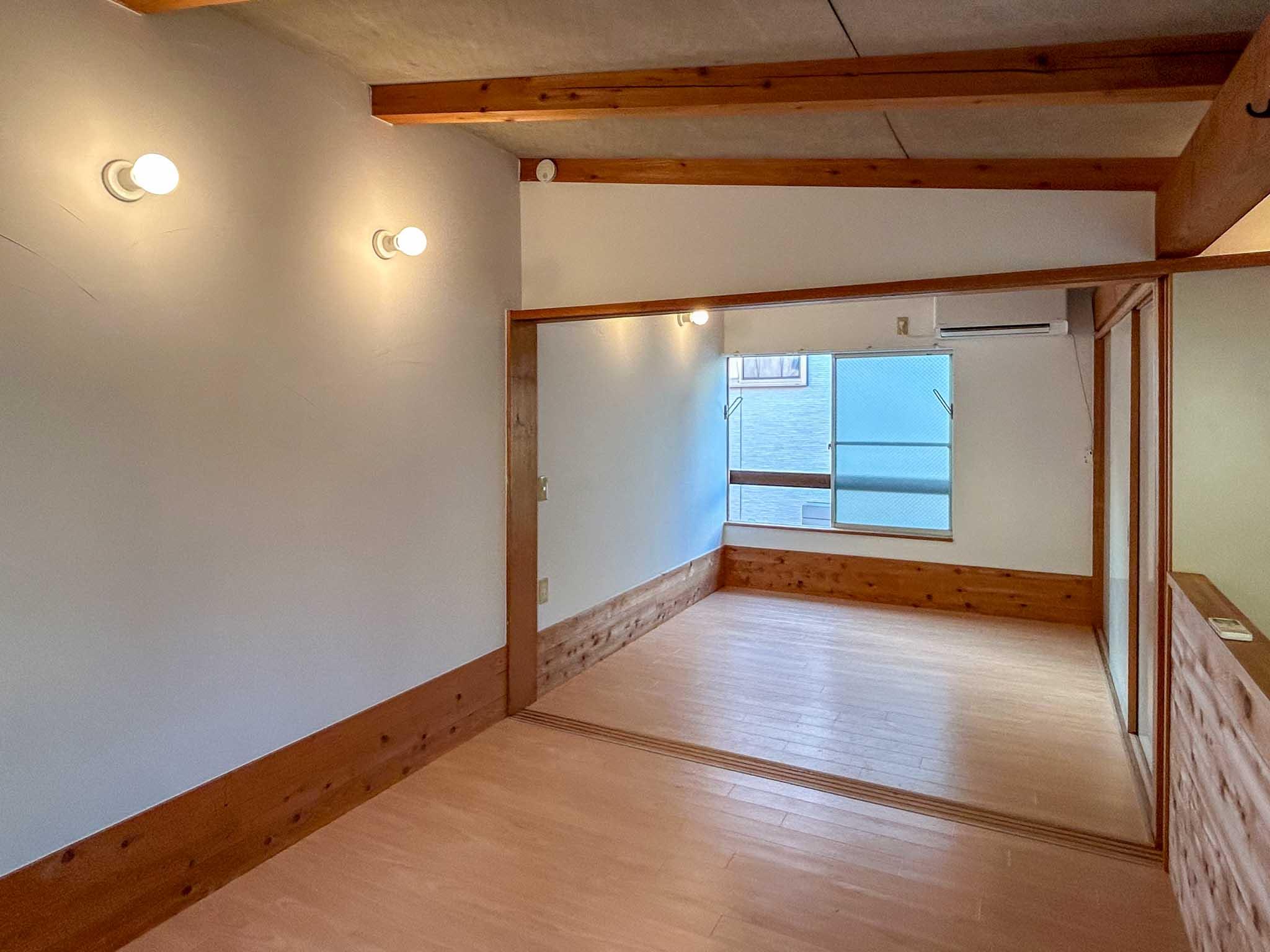 世田谷区世田谷の賃貸物件/勾配天井の2階。ほっと落ち着ける空間