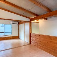 世田谷区世田谷の賃貸物件/2階の空間はつなげると10.5帖ほど。窓を開けると東西に風が抜けます