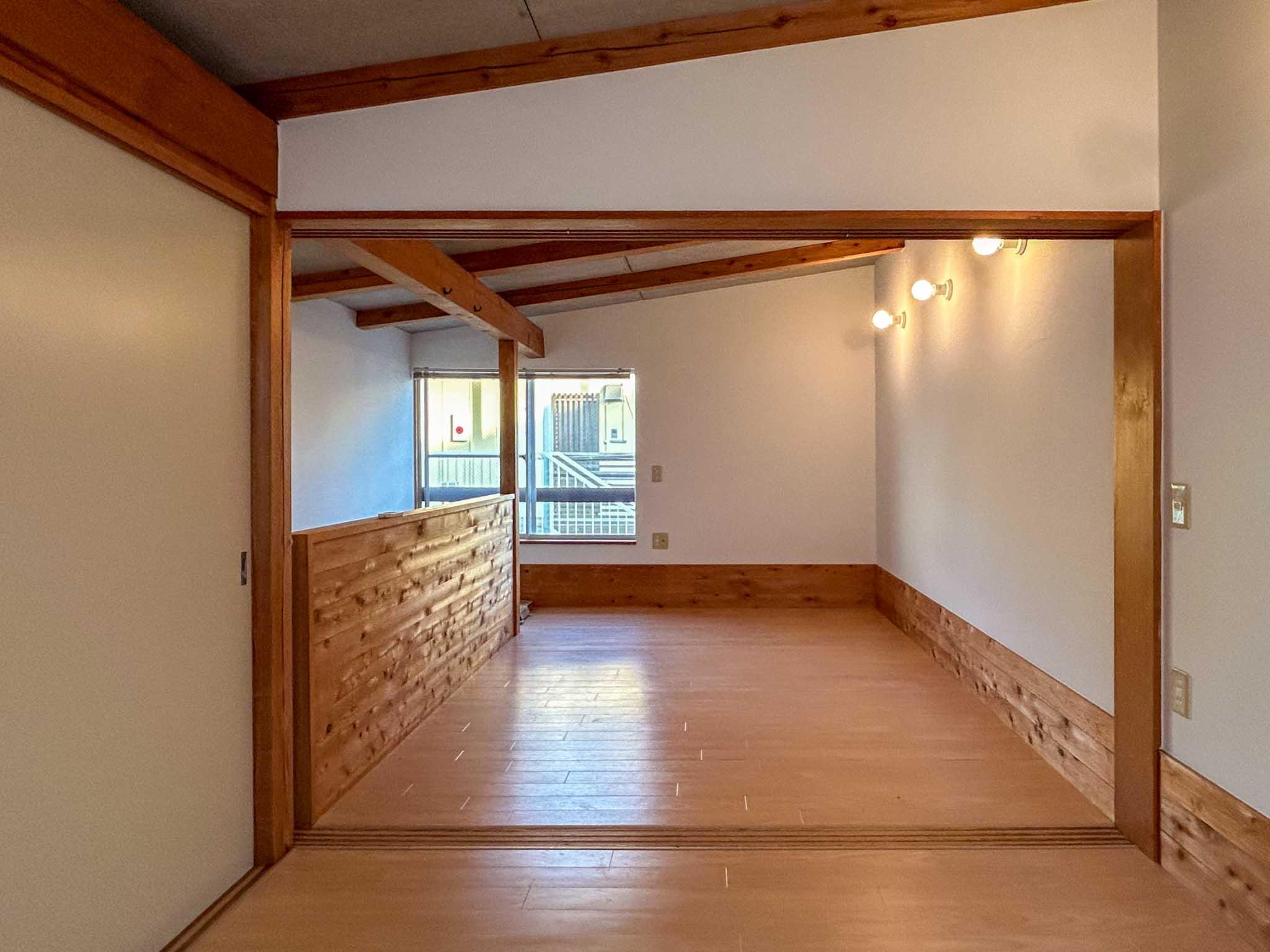 世田谷区世田谷の賃貸物件/西側のスペースは4.5帖ほど