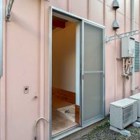 世田谷区世田谷の賃貸物件/勝手口の外に洗濯物を干す場所があります