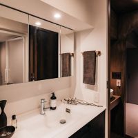 渋谷区代々木の売買物件/手洗い場の横に洗面所もあります