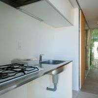 大田区北千束の賃貸物件/ガスコンロ4口のシステムキッチン　※写真は別部屋のもの