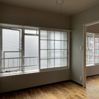 世田谷区代田の賃貸物件/4.6畳洋室：内窓には曇りガラスで、寝室としても安心して使えます