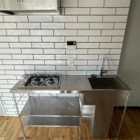 世田谷区代田の賃貸物件/奥行きは浅めの、すっきりとしたステンレスキッチン