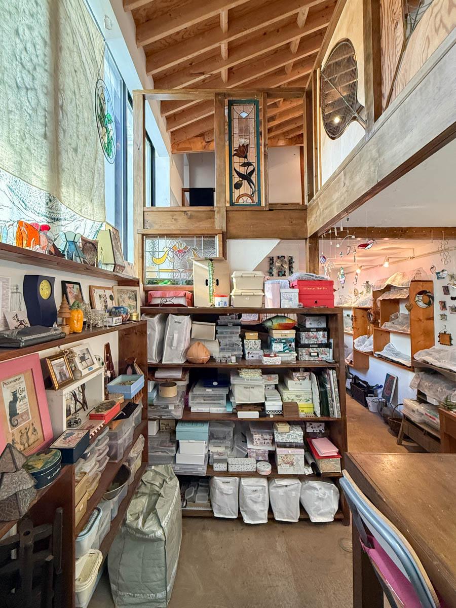 八王子市七国の売買物件/吹き抜け部分。アトリエサイドの2階は増築して床を張っており、床を減らして吹き抜けを大きくすることもできる