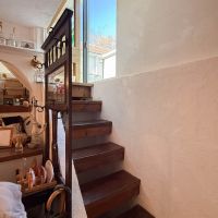 八王子市七国の売買物件/アトリエ部分の2階に上がる、小さな階段が可愛い