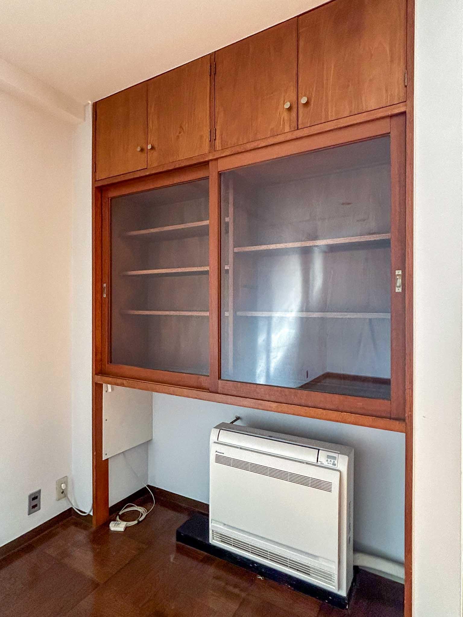 目黒区駒場の賃貸物件/窓際の収納