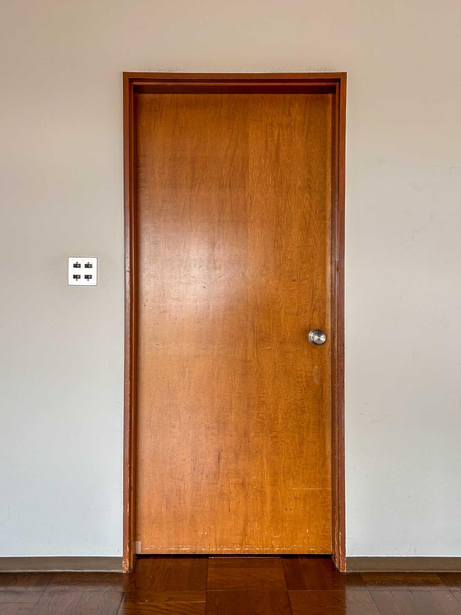 目黒区駒場の賃貸物件/キッチンにつながる、絵になる扉