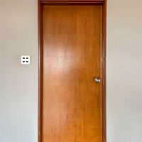 目黒区駒場の賃貸物件/キッチンにつながる、絵になる扉