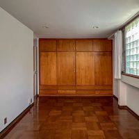 目黒区駒場の賃貸物件/アジのある色味の収納