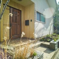 中野区上高田の賃貸物件/木々と植栽のおかげで生き生きとした雰囲気が生まれています