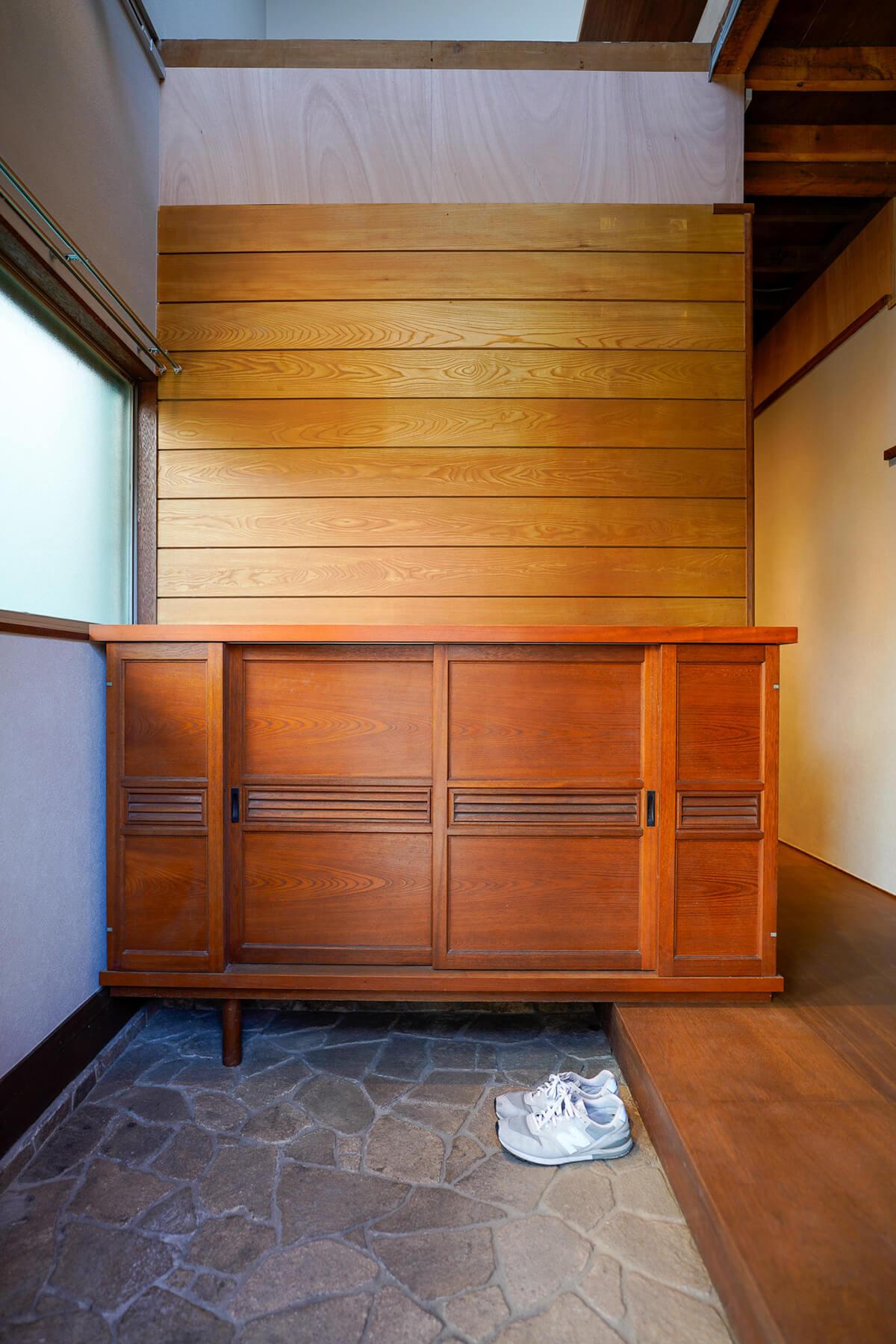 中野区上高田の賃貸物件/靴収納も以前からあったものです