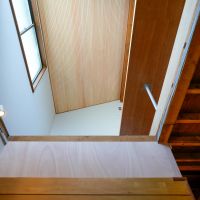 中野区上高田の賃貸物件/吹き抜けの天井は屋根の形状を生かしたデザインです