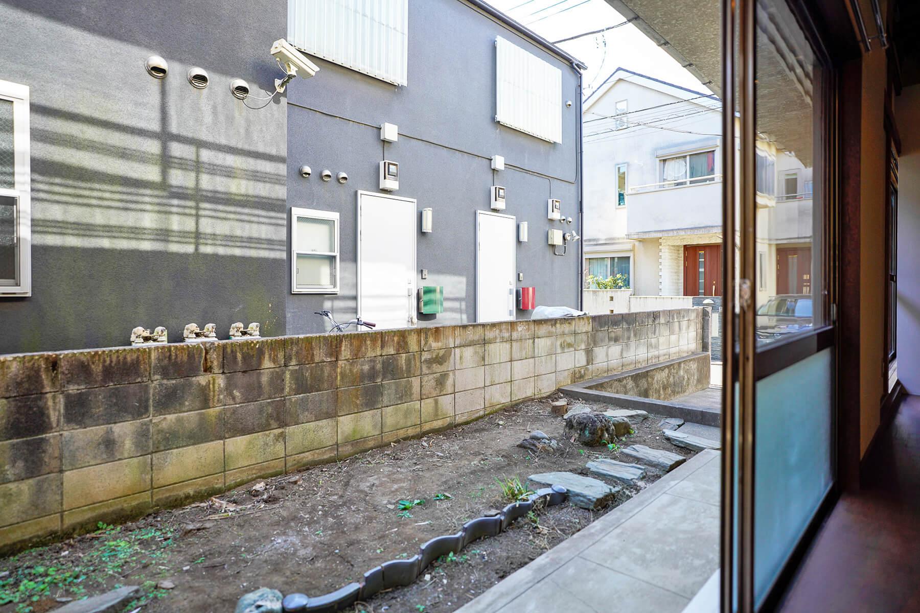 中野区上高田の賃貸物件/LDKは庭に面しています