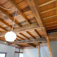 中野区上高田の賃貸物件/天井は2階の床組み現しの仕上げです