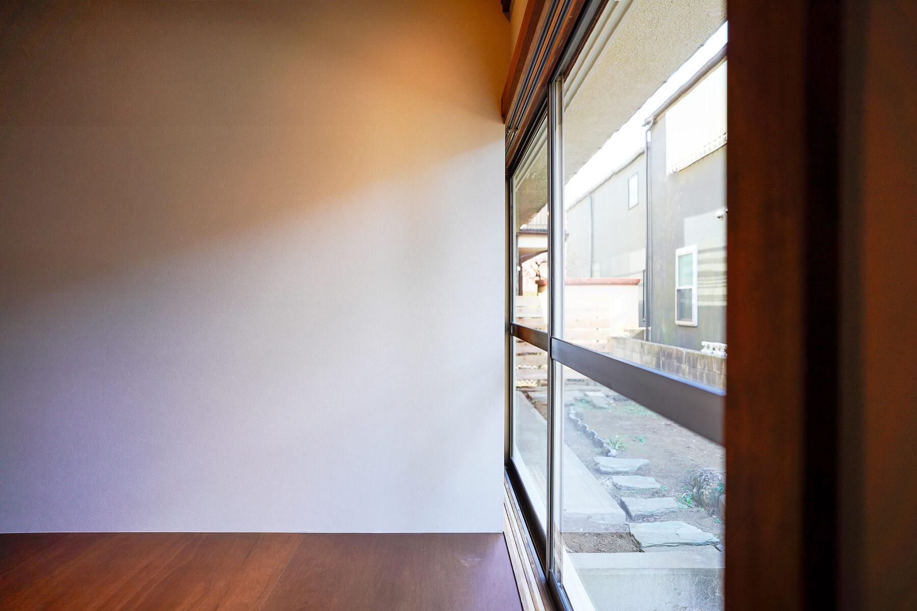 中野区上高田の賃貸物件/壁の位置はサッシの途中だったので、LDKと完全に分かれているわけではありません