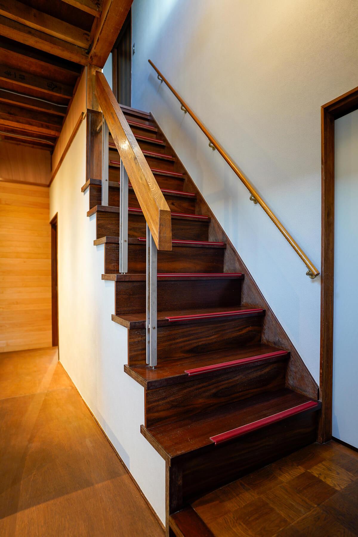 中野区上高田の賃貸物件/階段は元からあったもの