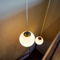 中野区上高田の賃貸物件/階段の照明は元からあったもので、長く使えるように今回電気配線などを交換してもらいました