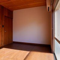 中野区上高田の賃貸物件/写真左の木材の壁や天井は変えていません