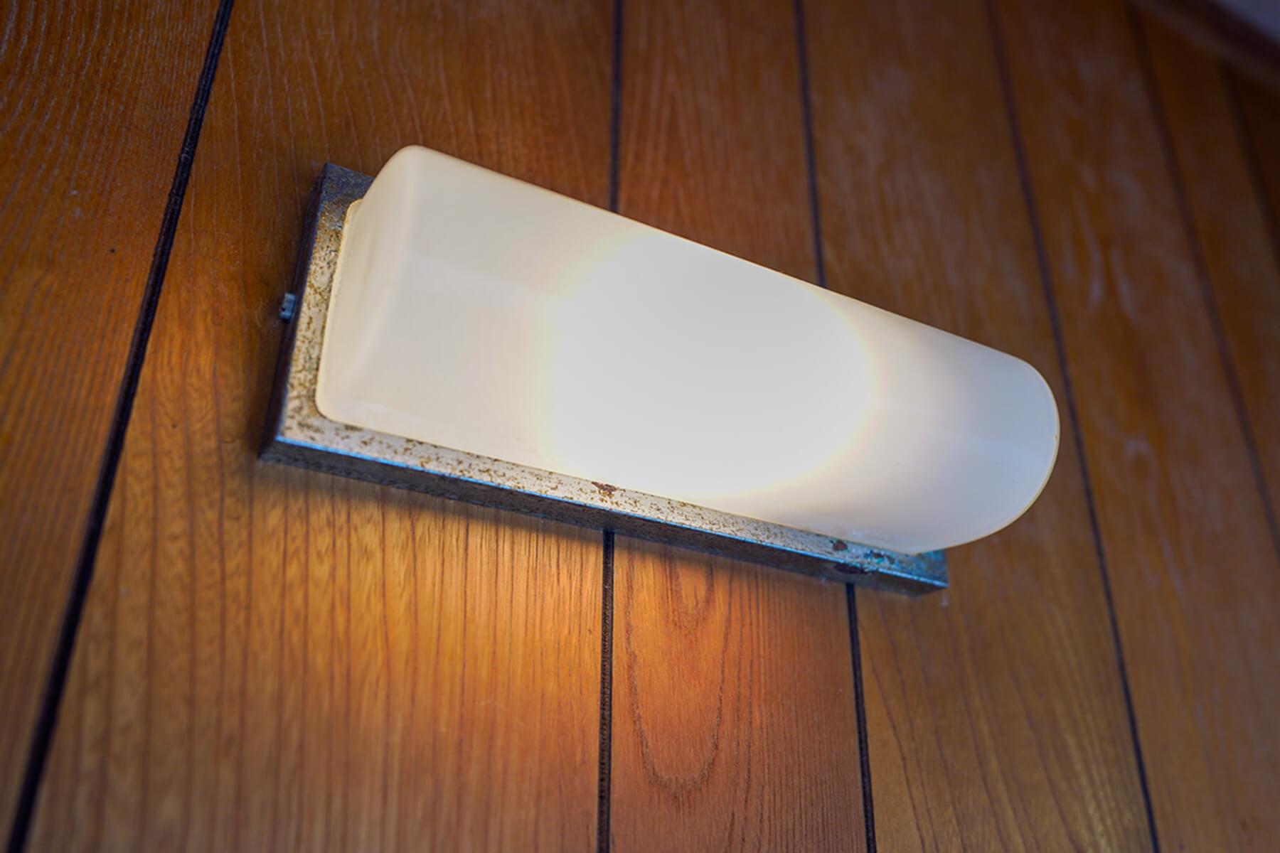 中野区上高田の賃貸物件/トイレの照明もリペアしました