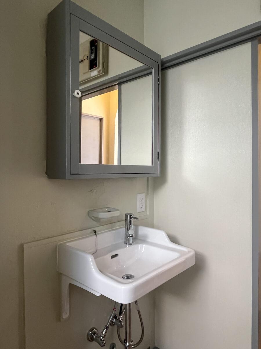 神奈川県藤沢市辻堂東海岸の賃貸物件/新設した洗面台