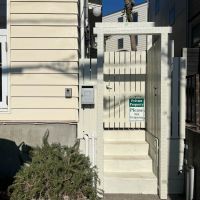 神奈川県藤沢市辻堂東海岸の賃貸物件/建物脇のエントランス