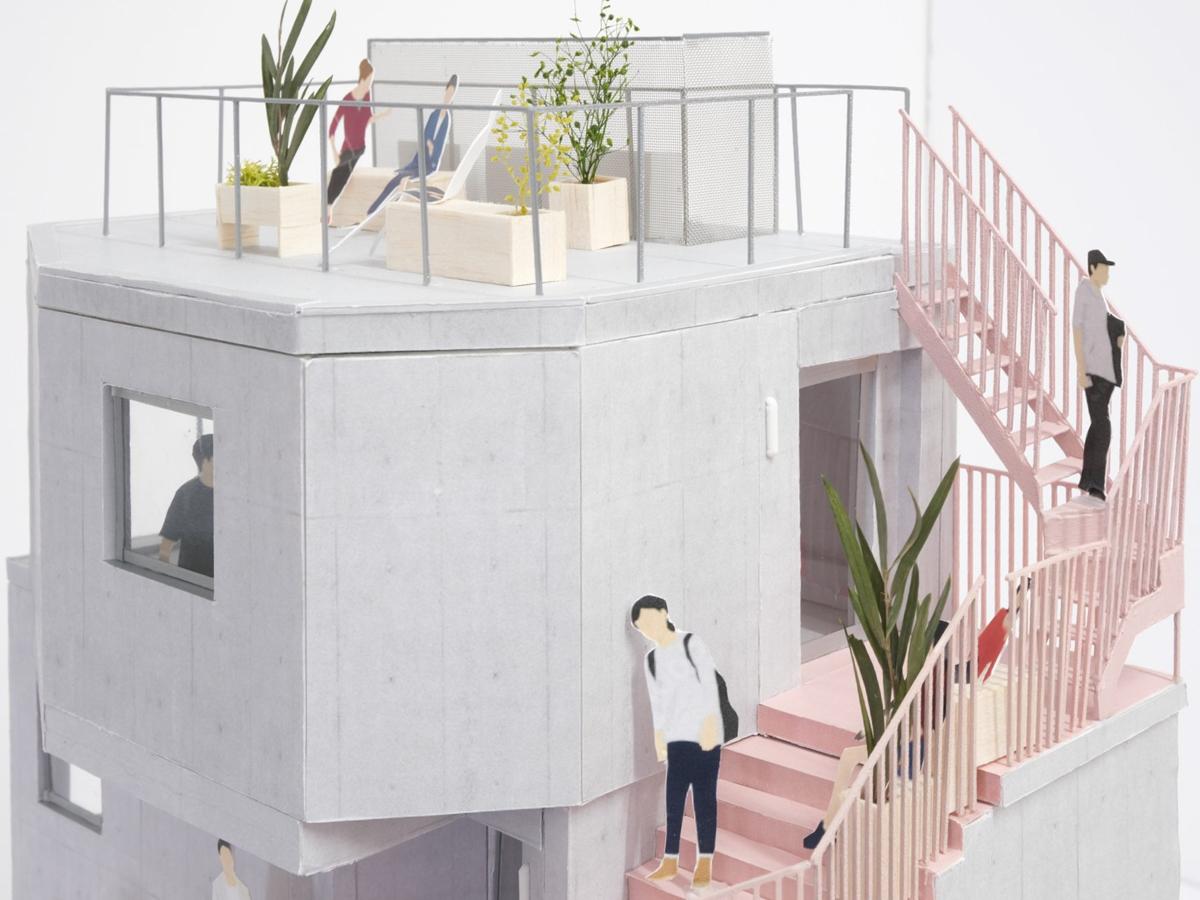 世田谷区大原の賃貸物件/店舗5(5階)参考写真：屋上で交流する人たち