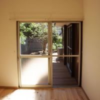 茅ヶ崎市矢畑の賃貸物件/庭に面した部屋はデッキとつながっています