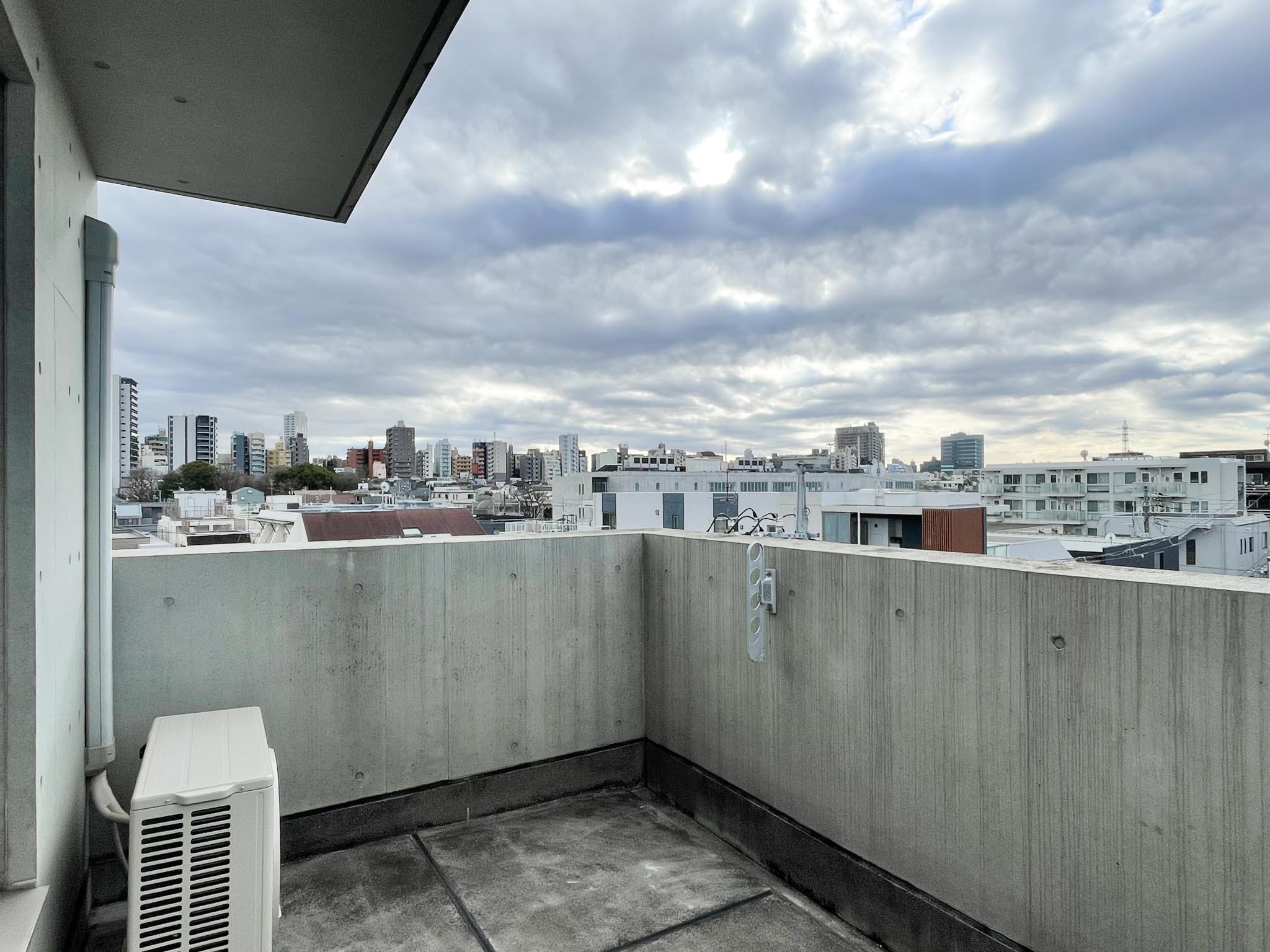 世田谷区太子堂の賃貸物件/コーヒー片手に、三軒茶屋の街をぼんやり眺める時間を