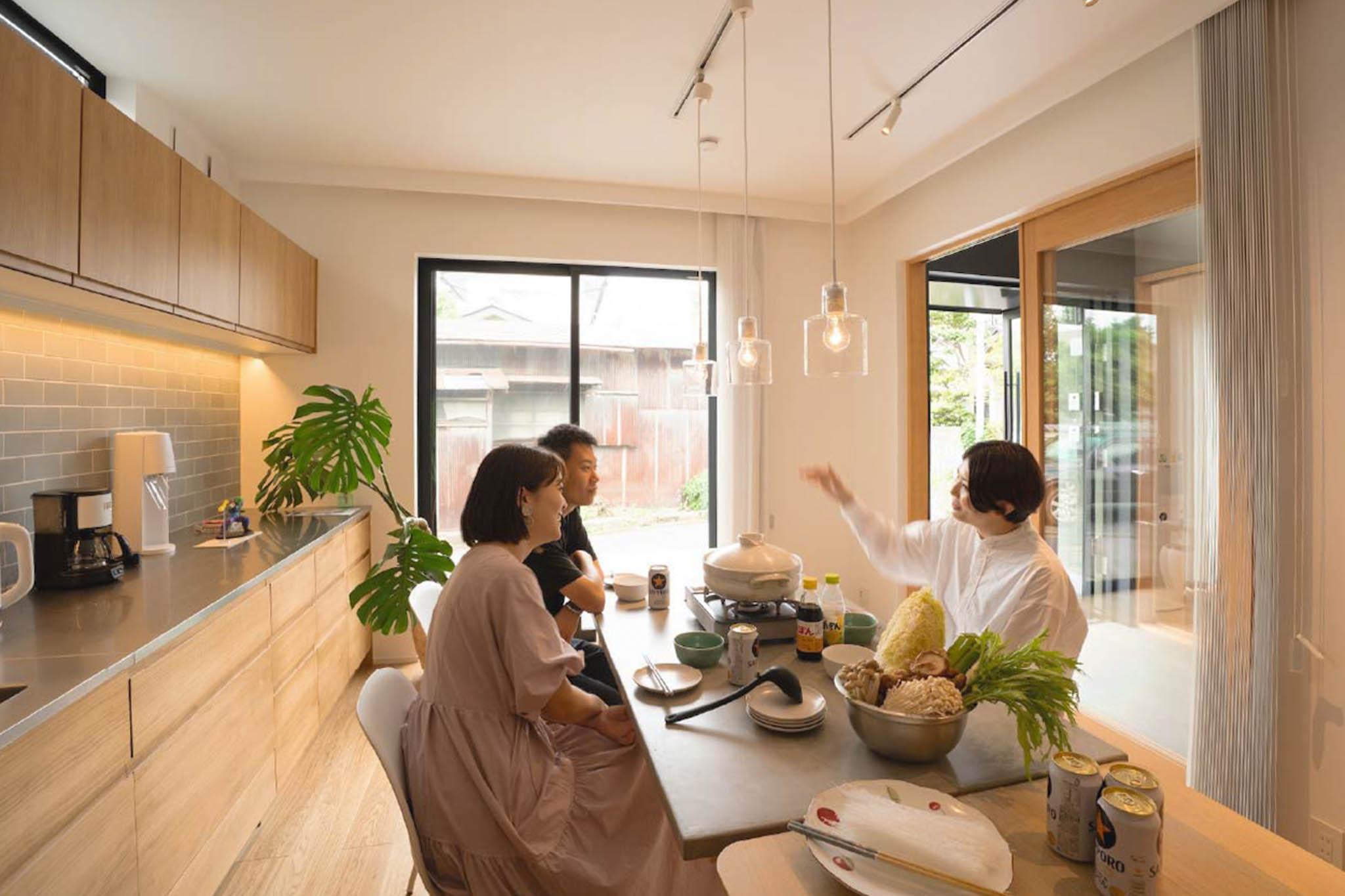 埼玉県川越市郭町の賃貸物件/住人にひらかれた1階のシェアリビング。まったり雑談したり、一緒に映画を観たりできるたまり場です