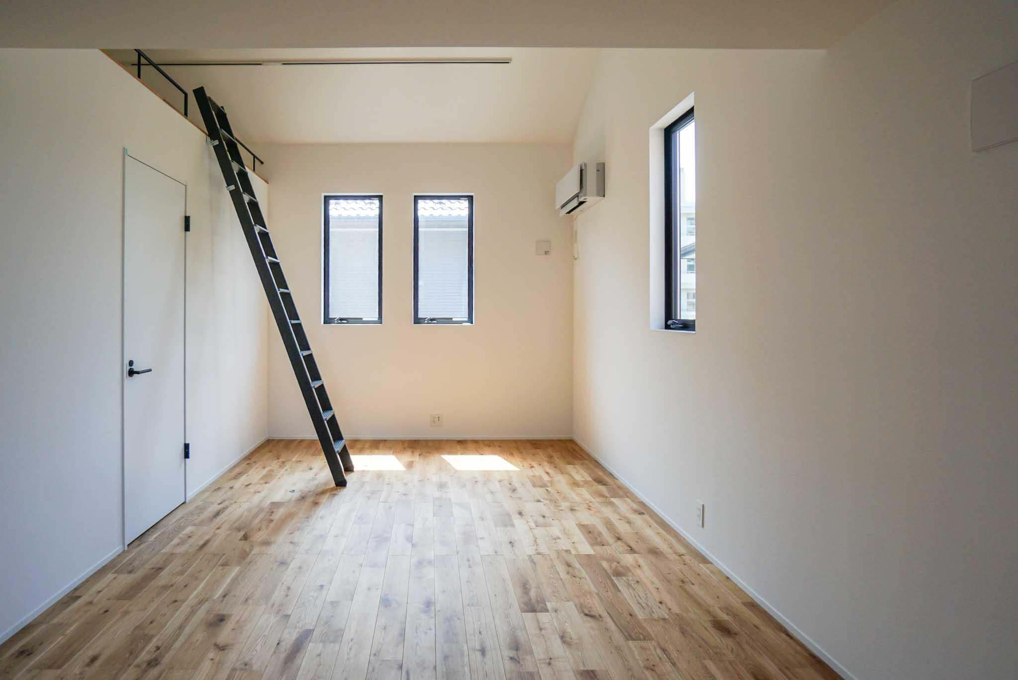 埼玉県川越市郭町の賃貸物件/ROOM1：ロフト側にいくと、すっと天井が高くなる形