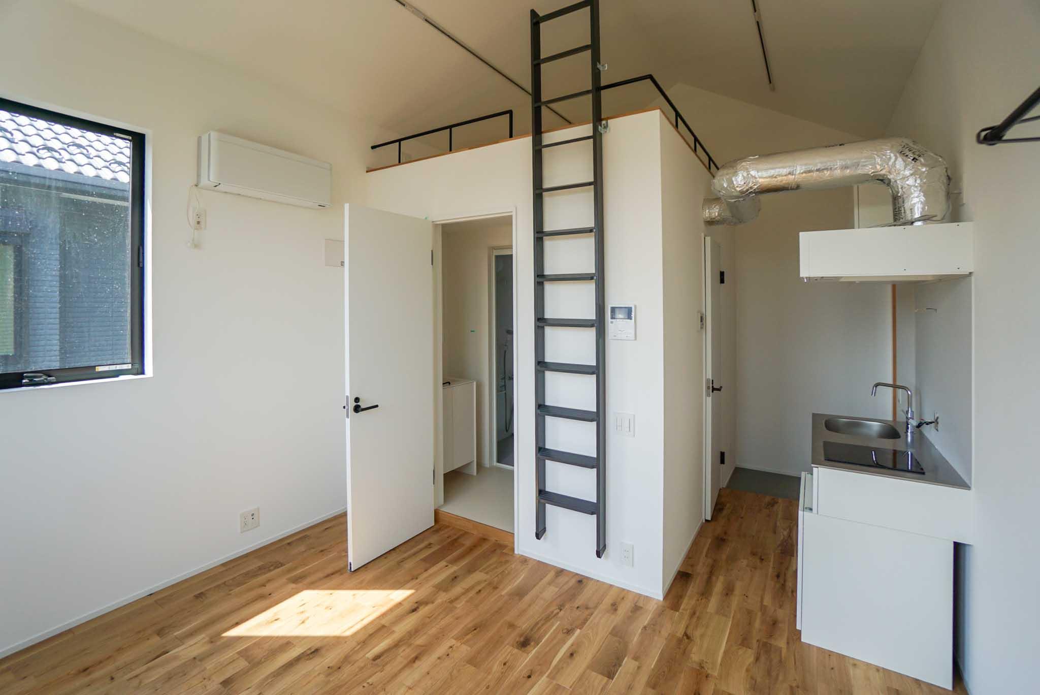 埼玉県川越市郭町の賃貸物件/ROOM3：水回りはキッチン横の箱の中にまとまっている