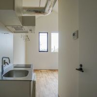 埼玉県川越市郭町の賃貸物件/ROOM3：キッチンから奥の空間をみる