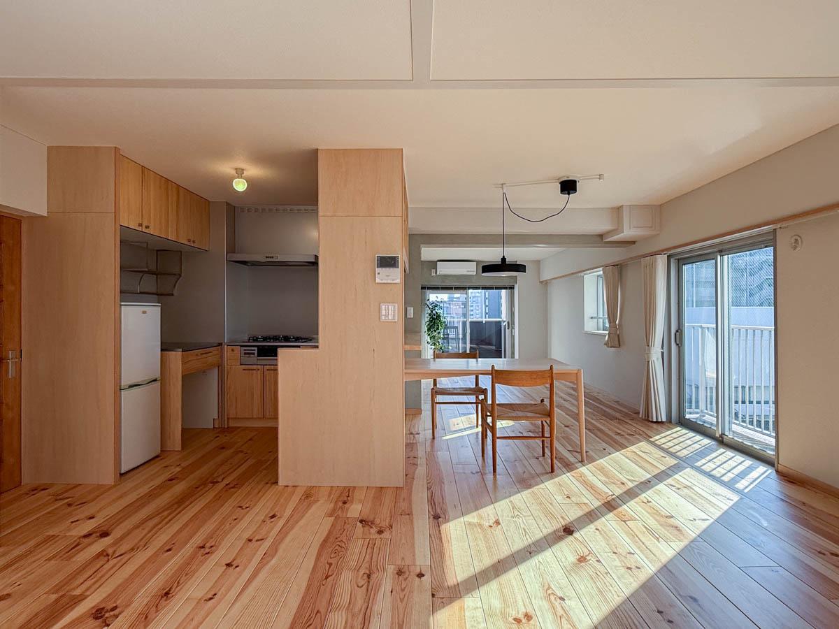 品川区東品川の売買物件/間仕切りを設けずに仕上げられた、余白のあるオープンフロア。家具レイアウトの自由度が高いです