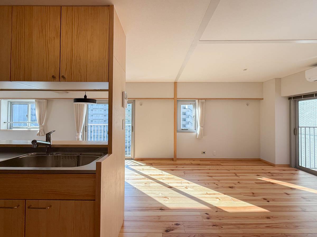 品川区東品川の売買物件/明るい光が仕込む、ワイドなワンルーム