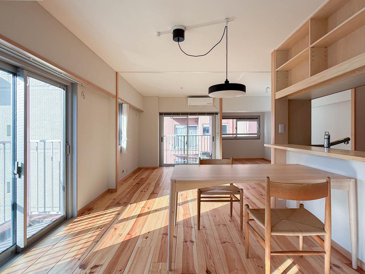 品川区東品川の売買物件/明るいダイニングスペース
