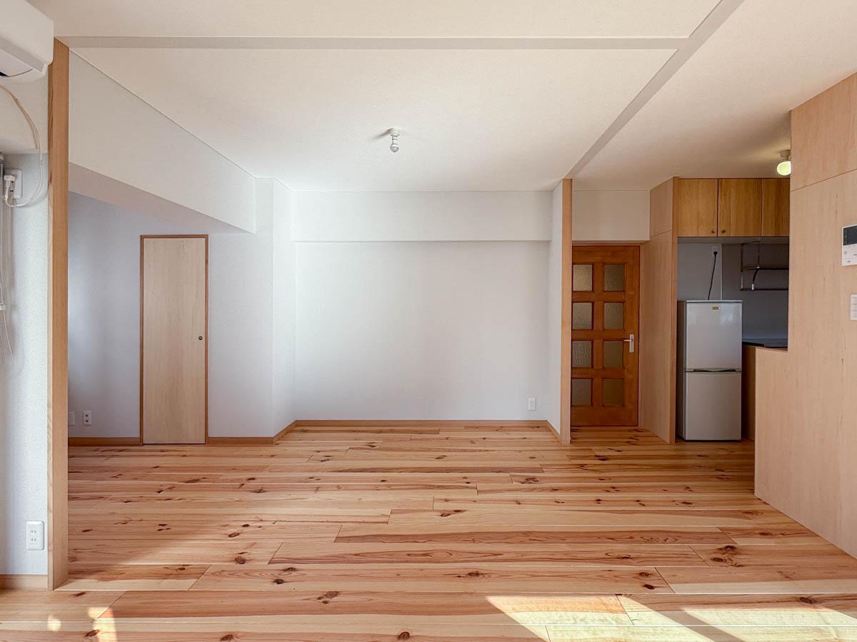 品川区東品川の売買物件/西側のゾーンも広く、オープンなつくり。棚や家具で区切ってオープンに使っても、壁を立ち上げてもいい