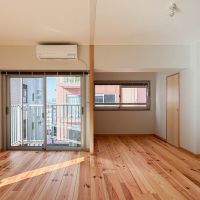 品川区東品川の売買物件/西側をみて。東面・西面にそれぞれ新品のエアコンがついています