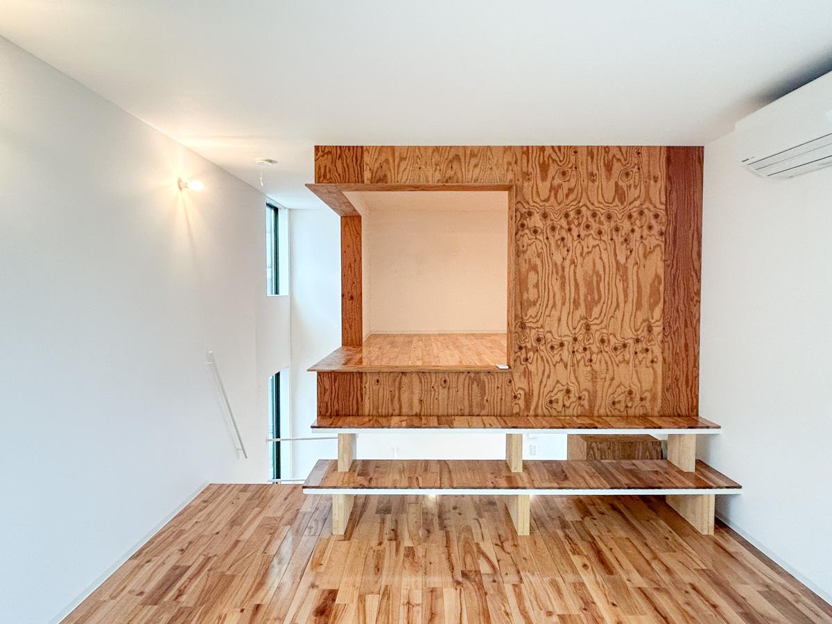 板橋区稲荷台の賃貸物件/1号室：こちらの部屋は木目が特徴的なハコ