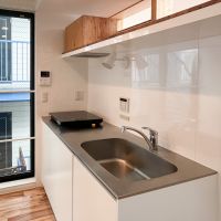 板橋区稲荷台の賃貸物件/３号室：キッチン別角度から。コンロはどの部屋もIHです