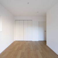 町田市山崎町の売買物件/こちらは北東側の8帖の洋室