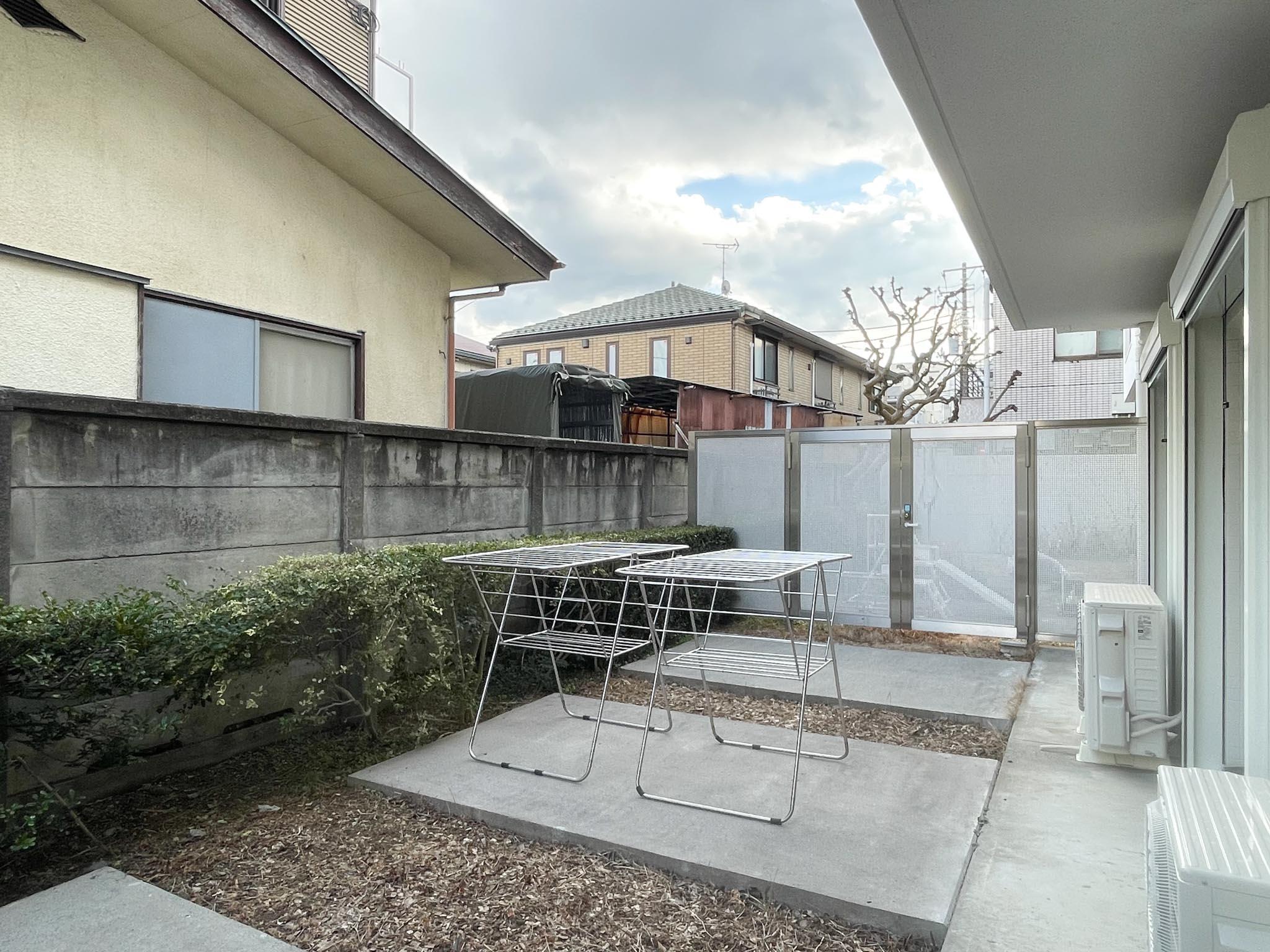 杉並区浜田山の賃貸物件/部屋の外に広がる広々としたテラス。洗濯物もよく乾きそうです