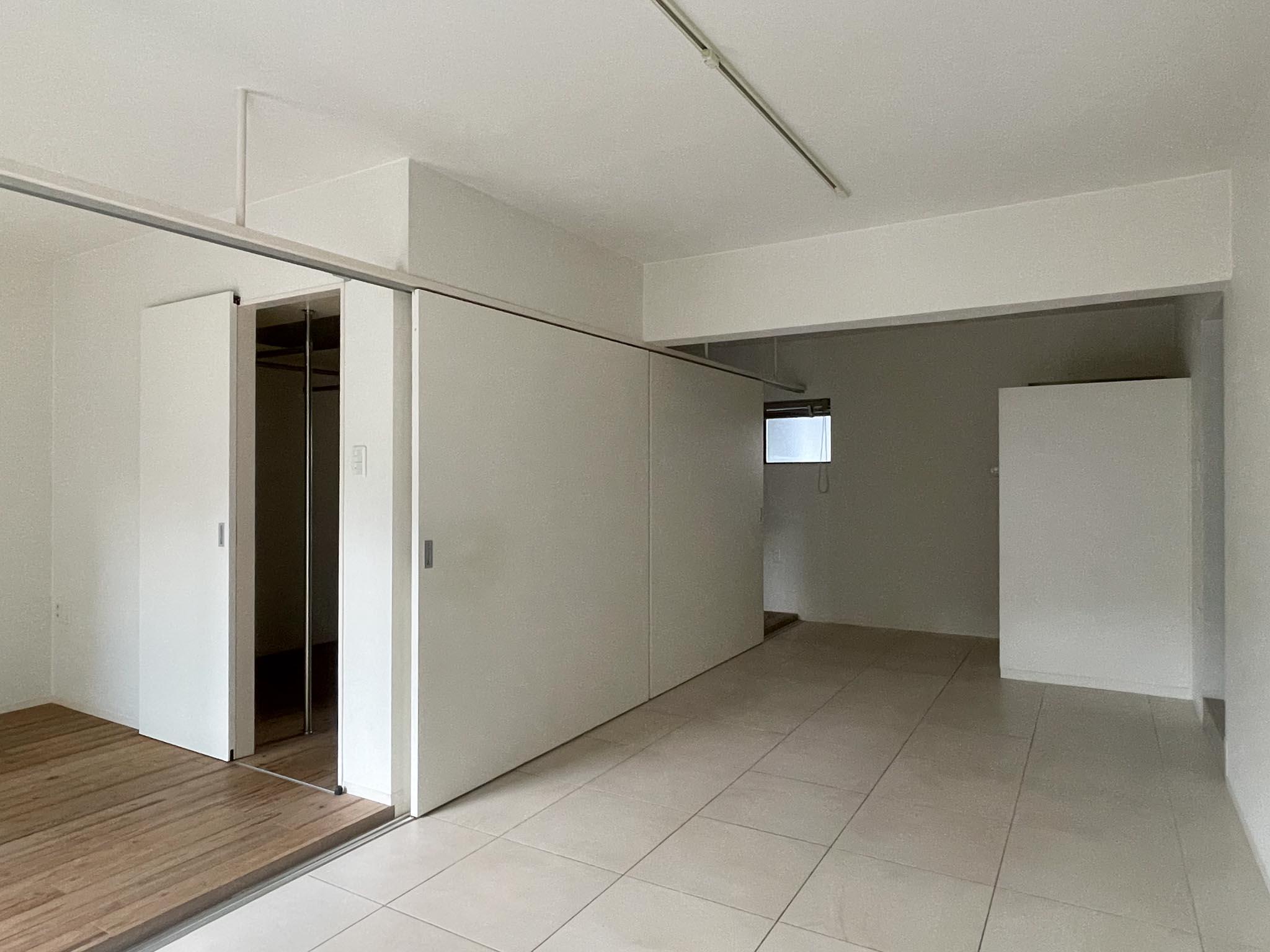 杉並区浜田山の賃貸物件/リビングを北に向かって。リビングは玄関土間と繋がっています