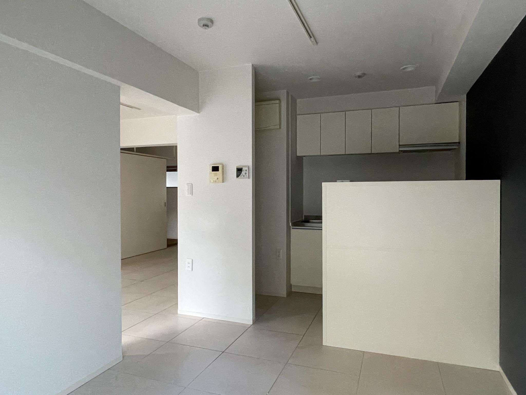 杉並区浜田山の賃貸物件/ダイニング：白いボックスは備え付けの収納棚